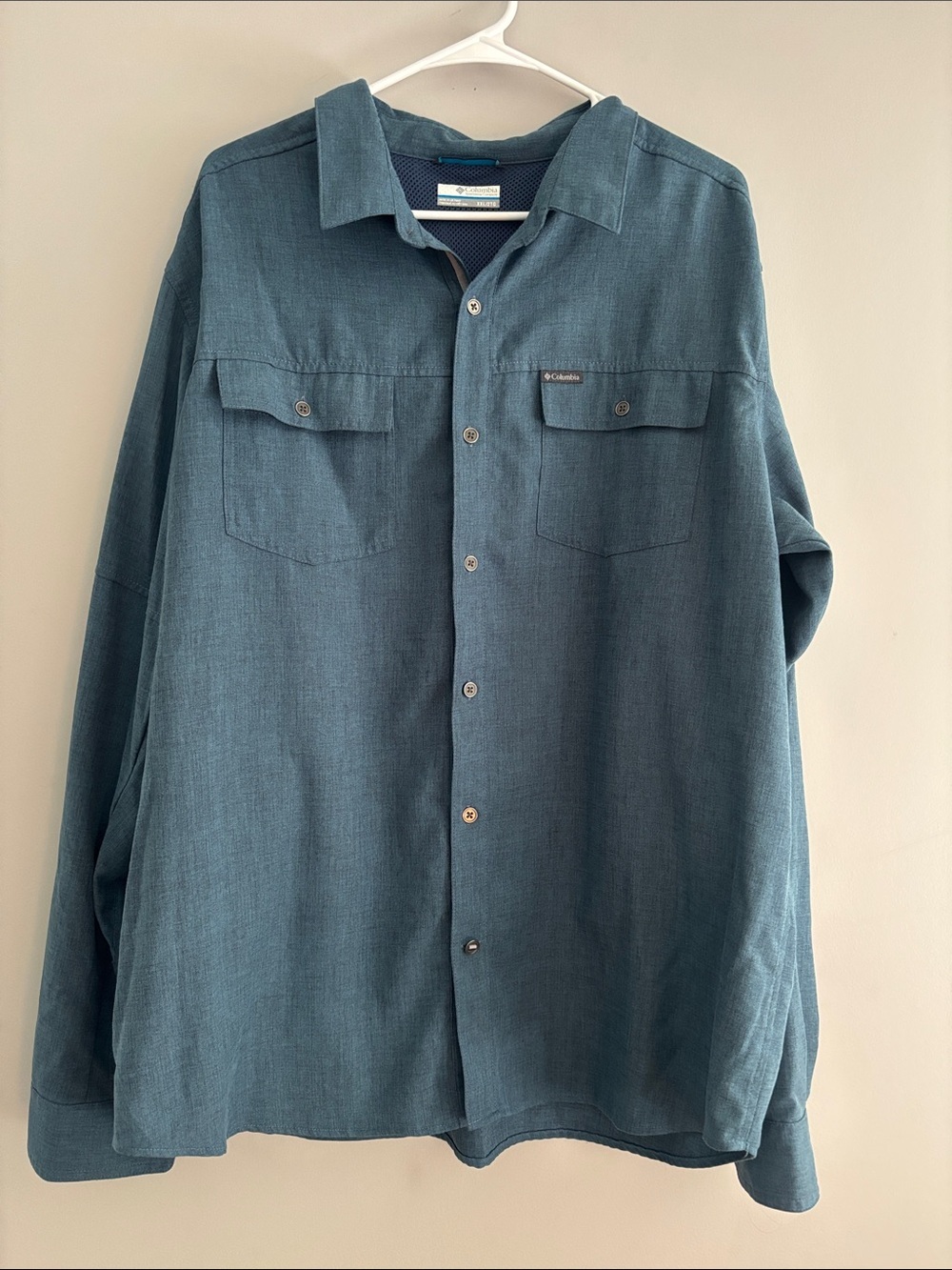 Columbia Men's Teal Blue Casual Button-Down Shirt